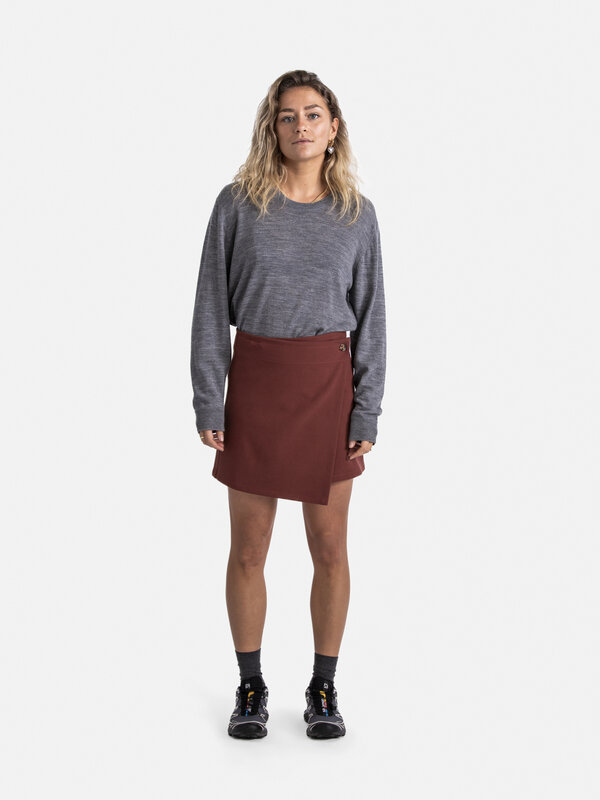 Les Soeurs Wrap skirt Avery 5. Go for an effortlessly cool look with this burgundy wrapped skirt, a trendy addition to yo...