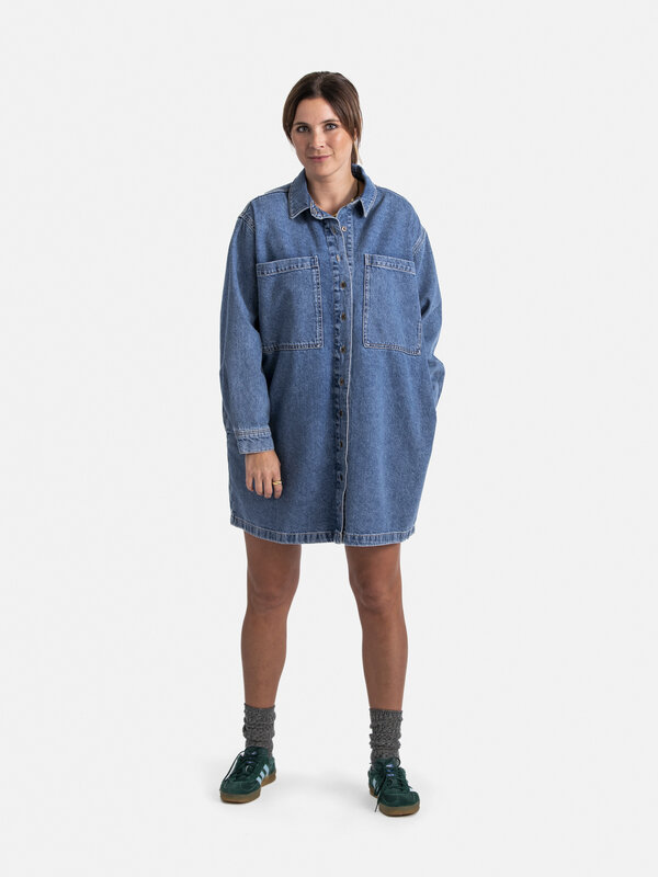 Les Soeurs Denim dress Abby 4. Add a timeless classic to your collection with this denim dress. Suitable for any occasion...