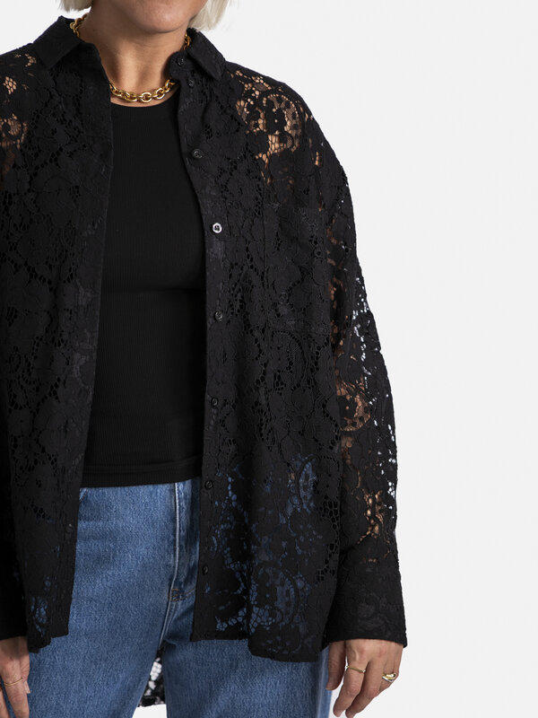Les Soeurs Lace shirt Merle 6. Transform your outfit with this stunning black lace shirt, a true eye-catcher. Whether you...
