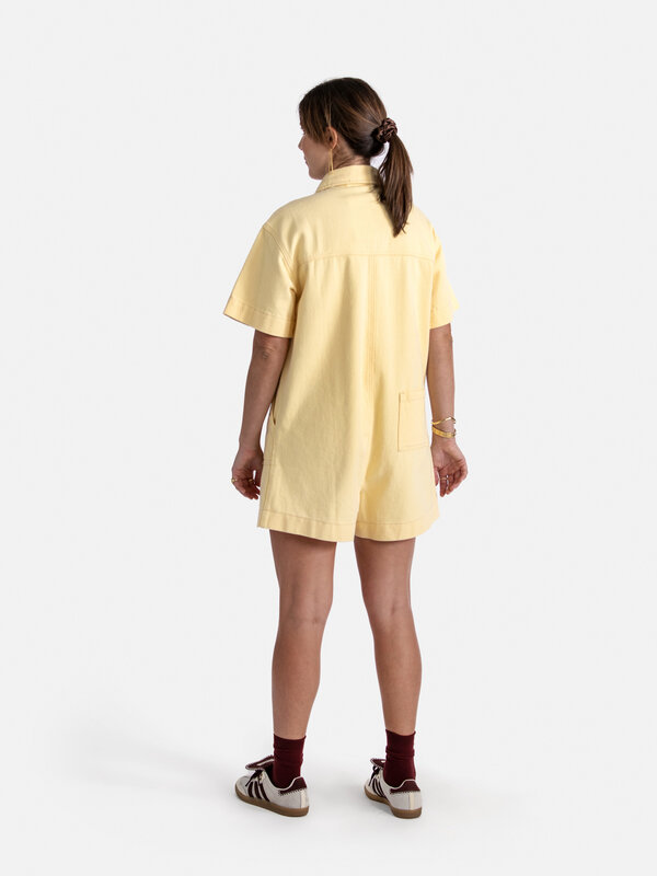 Les Soeurs Combinaison Sunniva 7. Ajoutez une touche ensoleillée à votre garde-robe avec cette combinaison jaune beurre, ...