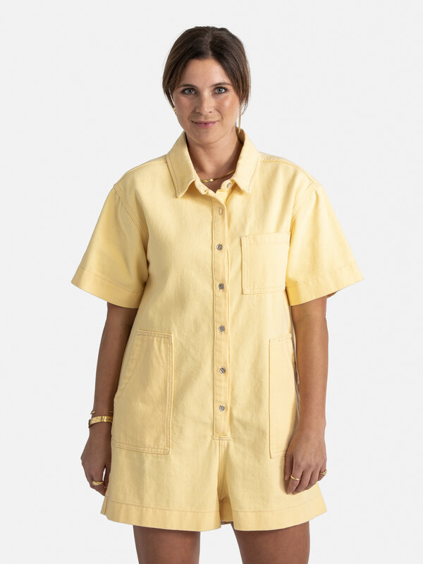 Les Soeurs Combinaison Sunniva 4. Ajoutez une touche ensoleillée à votre garde-robe avec cette combinaison jaune beurre, ...