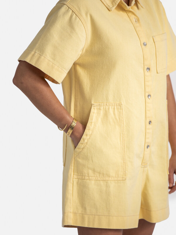 Les Soeurs Combinaison Sunniva 6. Ajoutez une touche ensoleillée à votre garde-robe avec cette combinaison jaune beurre, ...