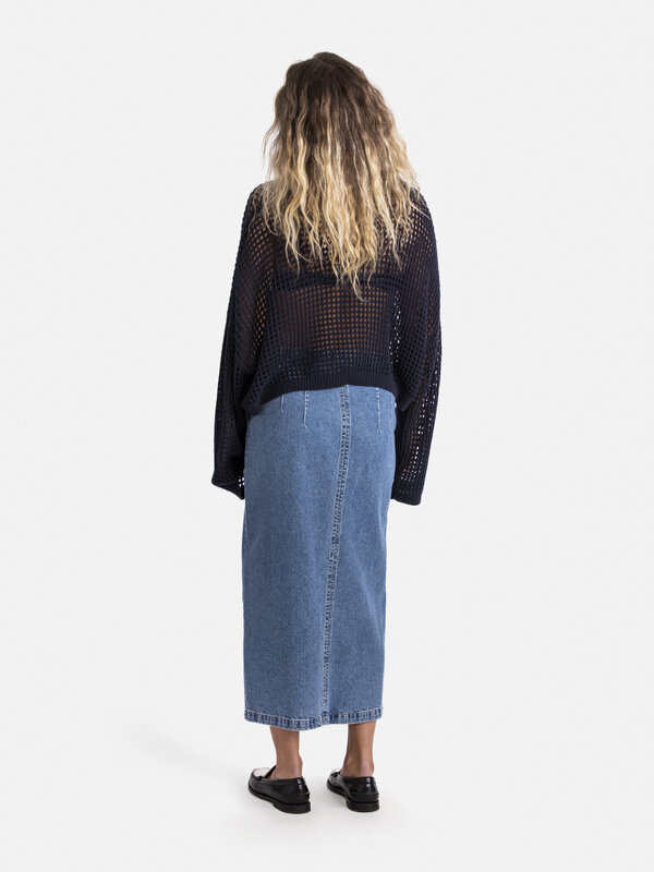 Les Soeurs Denim midi skirt Amelie 7. Go for casual chic with this versatile denim midi skirt, perfect for various occasi...