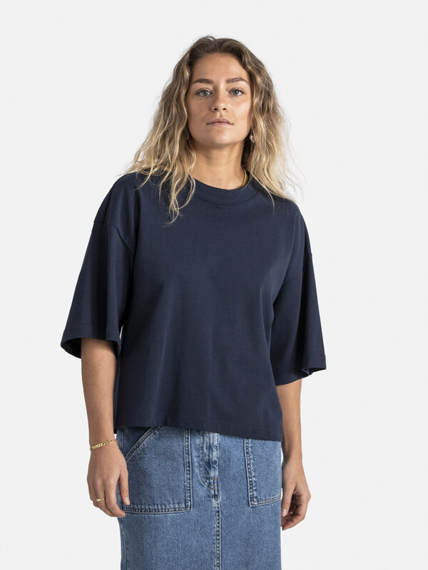 Les Soeurs Boxy T-Shirt Tiara 1. Update your basics this season with this T-shirt in a comfortable boxy fit. Made from so...