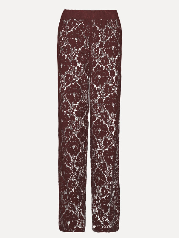 Les Soeurs Kanten broek Reva 2. Ga voor deze adembenemende kanten broek in een mooie bordeaux kleur, ontworpen om je over...