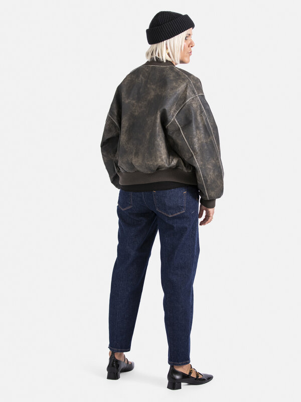 Selected Teinte foncée jean Dagmar 8. Ce jean vous donne un look sans effort. Doté d'une jambe fuselée, qui crée un effet...