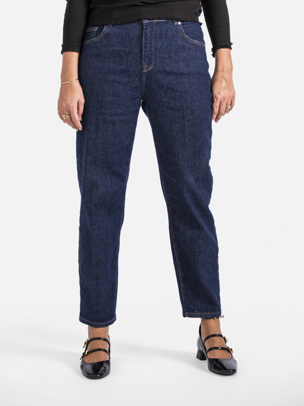 Selected Teinte foncée jean Dagmar 6. Ce jean vous donne un look sans effort. Doté d'une jambe fuselée, qui crée un effet...