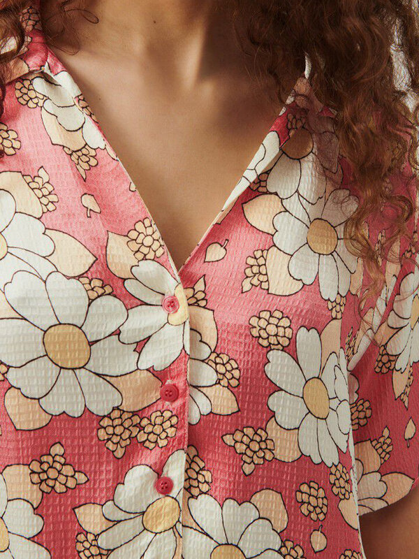 American Vintage Chemise Shaning 3. Préparez-vous pour l'été avec cette magnifique blouse rose aérée. Avec son imprimé fl...