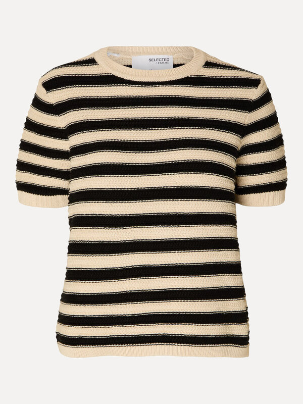 Selected Top en maille Dora 2. Ce top tricoté à manches courtes est un élément indispensable de votre garde-robe, idéal p...