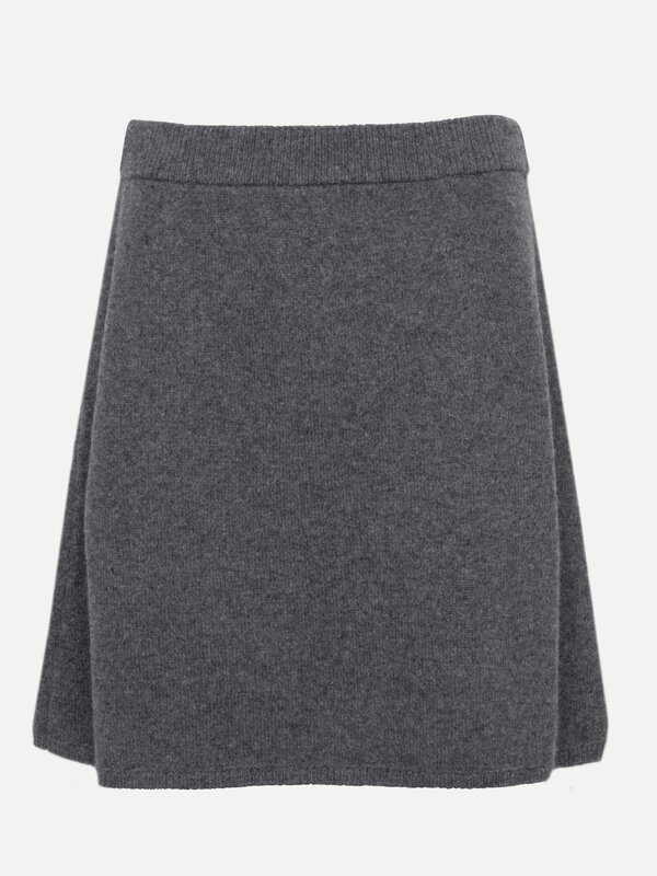 Les Soeurs Knitted skirt Alia 8. This stylish knitted skirt is a timeless favorite in your wardrobe. The flattering A-lin...
