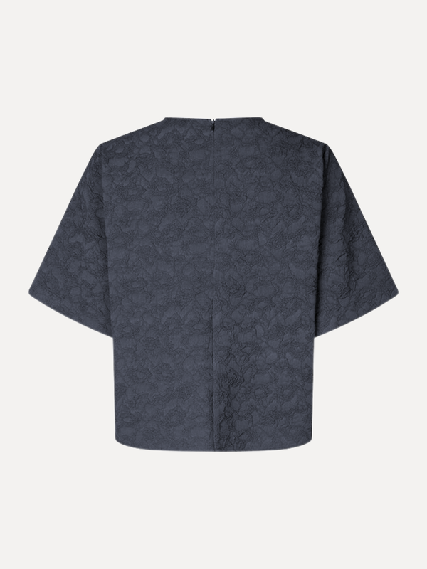 MBYM Blouse Hattie 2. Maak een onvergetelijke indruk in deze gestructureerde blouse. De wijde mouwen en boxy fit geven ee...