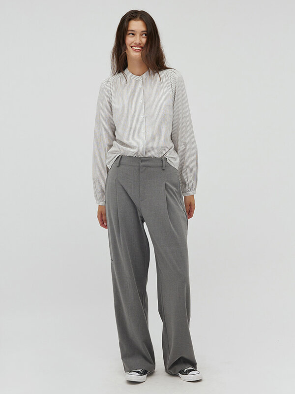 MBYM Pants Andie 2. Discover ultimate comfort and timeless style of these trousers, an essential item in every wardrobe. ...
