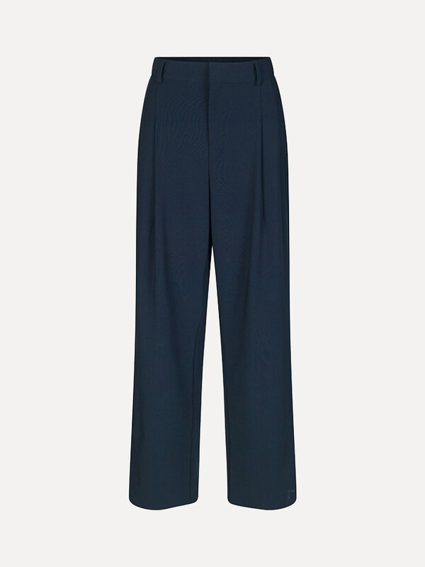 MBYM Pants Andie 2. Discover ultimate comfort and timeless style of these trousers, an essential item in every wardrobe. ...