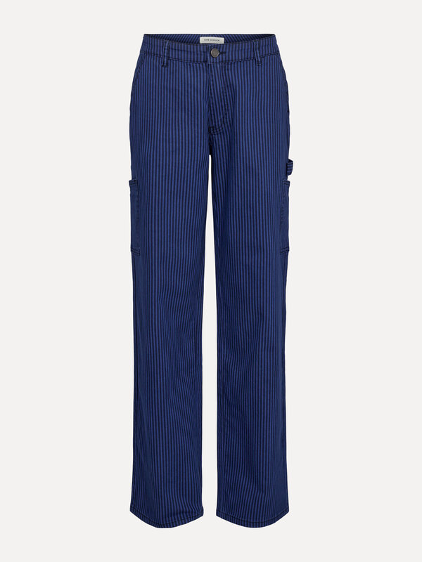 Sofie Schnoor Gestreepte broek 2. Upgrade je look met deze gestreepte broek in een kobalt blauwe tint, voorzien van cargo...