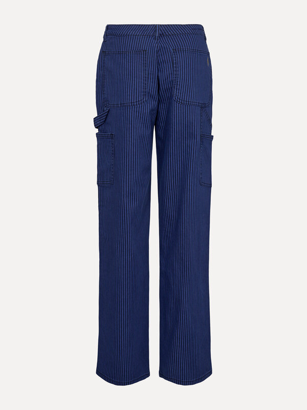 Sofie Schnoor Gestreepte broek 5. Upgrade je look met deze gestreepte broek in een kobalt blauwe tint, voorzien van cargo...