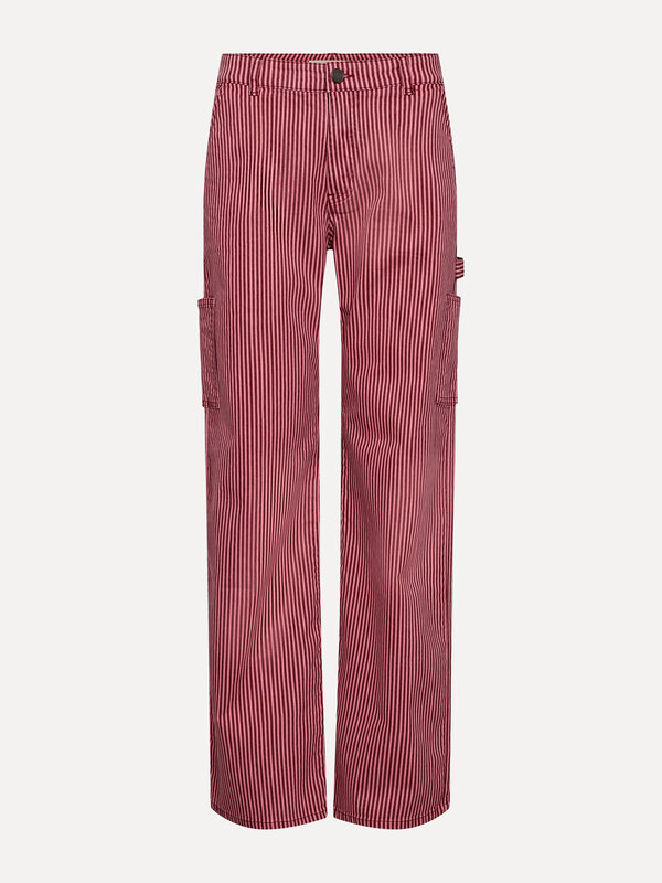 Sofie Schnoor Gestreepte broek 2. Upgrade je look met deze gestreepte broek in een rode tint, voorzien van cargo zakken v...