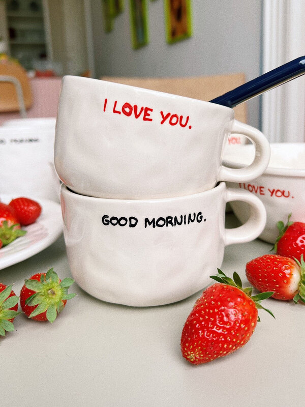 Anna + Nina Cappuccino Mok 2. De I Love You Cappuccino Mug is perfect voor je koffie om de dag mee te beginnen, of maak e...