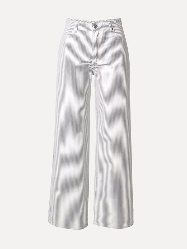 Edited Gestreepte jeans Liv 1. Creëer een unieke look in deze jeansbroek, die met zijn gestreepte design een speelse en t...