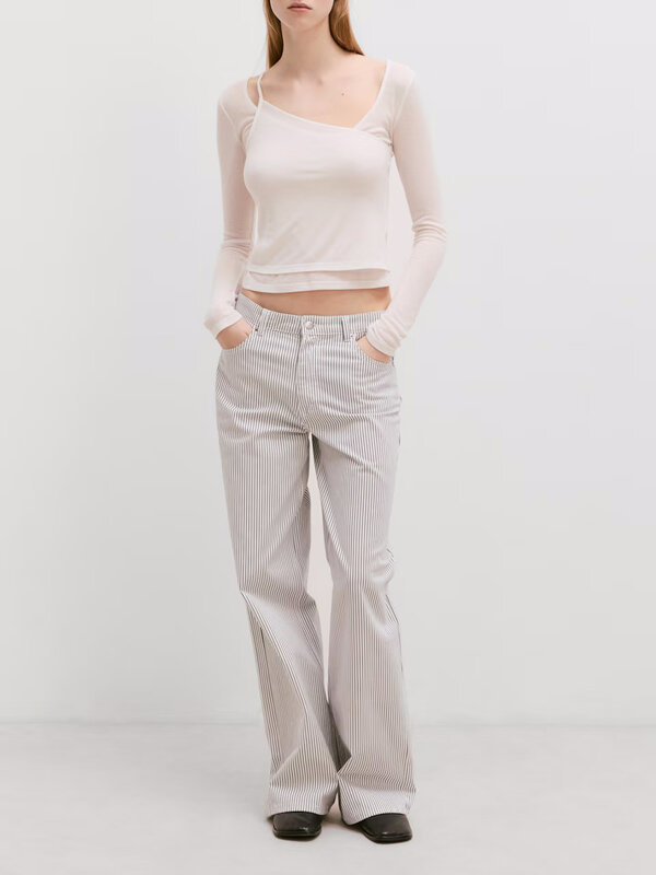 Edited Denim rayé Liv 4. Créez un look unique dans ce jean, qui offre une ambiance tendance avec son design à rayures. Av...