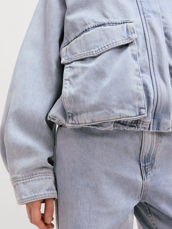 Edited Veste en jean Thomai 4. Découvrez la polyvalence du denim avec ce jack. Portez-le pendant la journée pour un look ...