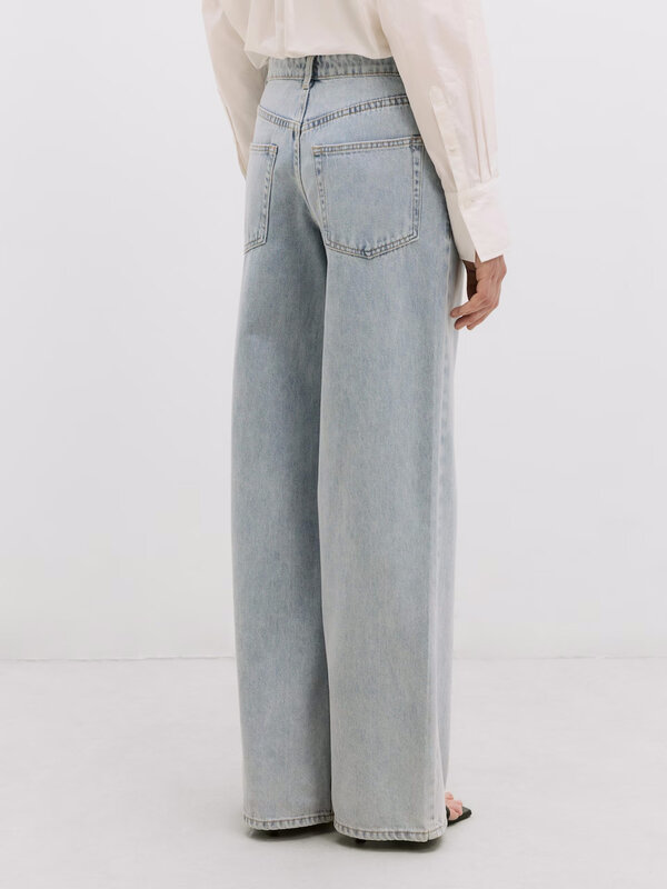 Edited Jeans Maleah 4. Wide-leg jeans are flattering for every figure, as they accentuate your waist and elongate your le...