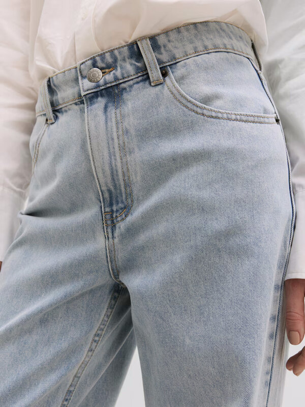 Edited Jeans Maleah 3. Jeans met wijde pijpen zijn flatterend voor elk figuur, omdat ze je taille accentueren en je benen...