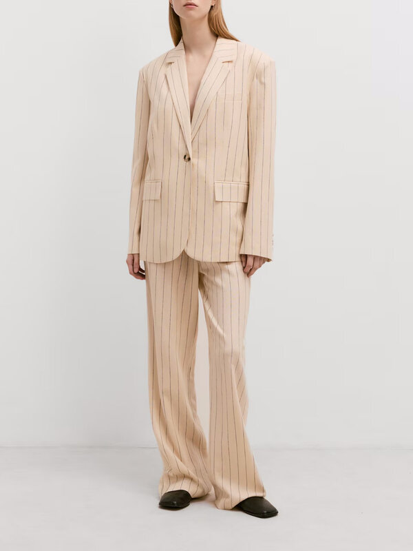 Edited Striped blazer Swintha 3. Create a timeless chic look with this striped blazer, a classic piece that will leave a ...