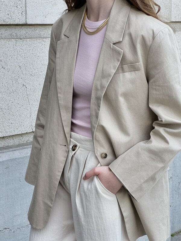 Selected Oversized blazer Sine 3. Ce blazer à coupe relax offre un look classique avec le confort d'une coupe contemporai...