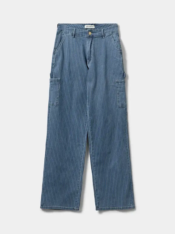 Sofie Schnoor Pantalon à rayures 2. Créez un look street style tendance avec ce pantalon à rayures, où les poches cargo a...