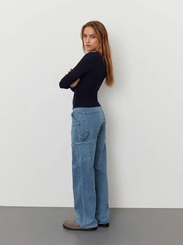 Sofie Schnoor Pantalon à rayures 6. Créez un look street style tendance avec ce pantalon à rayures, où les poches cargo a...