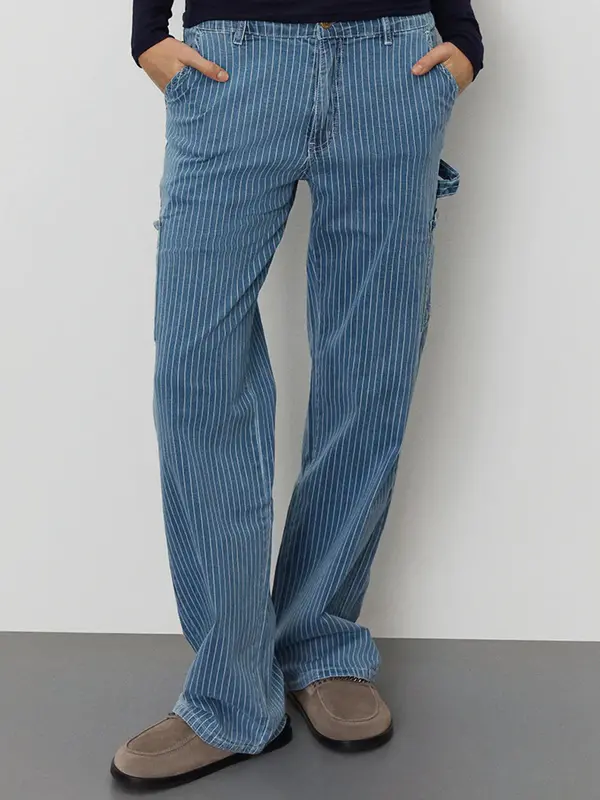 Sofie Schnoor Pantalon à rayures 1. Créez un look street style tendance avec ce pantalon à rayures, où les poches cargo a...