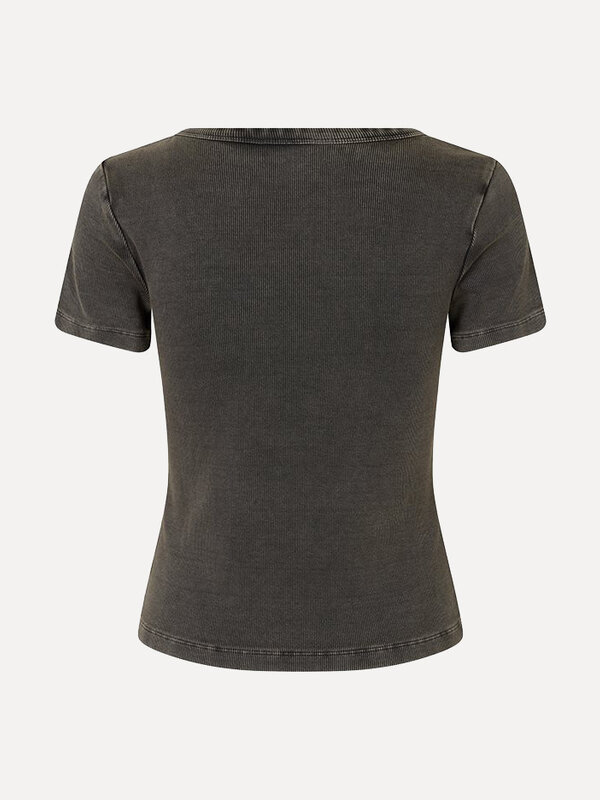 MBYM T-Shirt Otis Evelynna 5. Discover timeless versatility with this simple ribbed quality T-shirt in an asphalt grey hu...