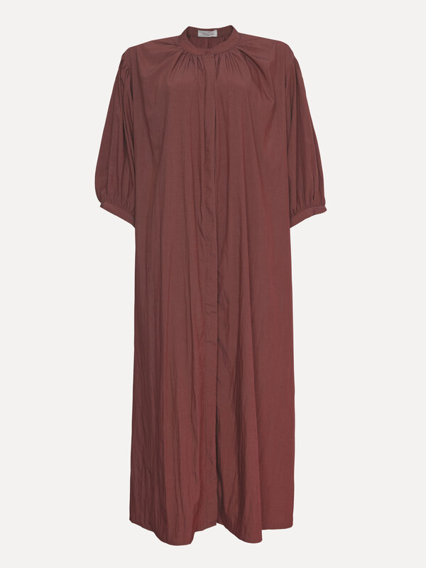 Le Marais Robe Maja 2. Créez un look chic sans effort avec cette robe décontractée. Confortable et élégante, elle est le ...