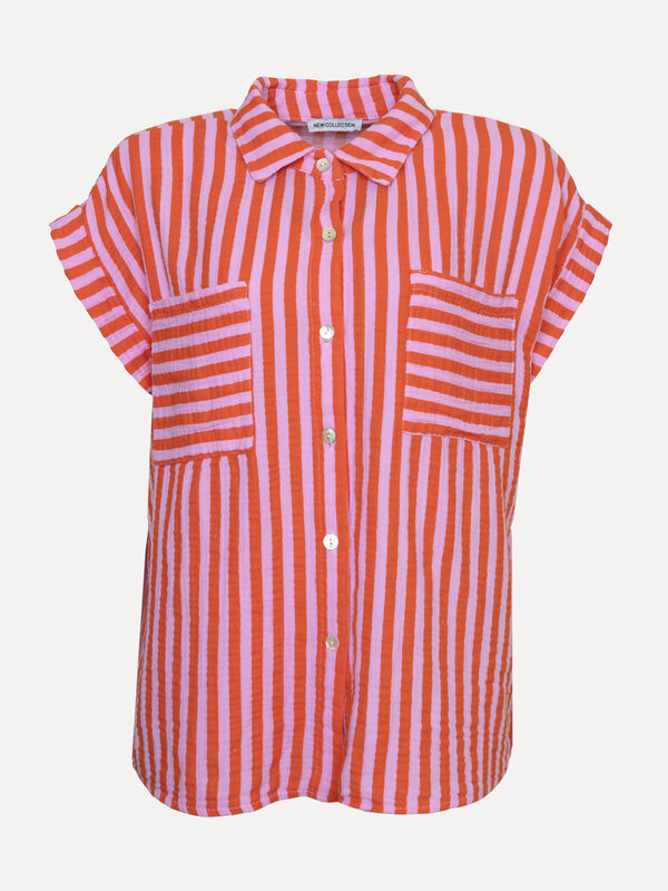 Le Marais Gestreepte blouse Lina 2. Voeg wat kleur toe aan je garderobe met dit gestreept hemd met korte mouwen. Een leuk...