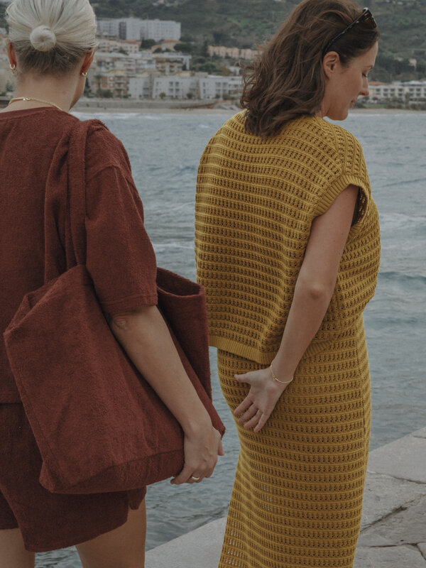 Les Soeurs Jupe en crochet Mint 8. Laissez-vous briller dans cette magnifique jupe crochetée dans une nuance d'olive vert...