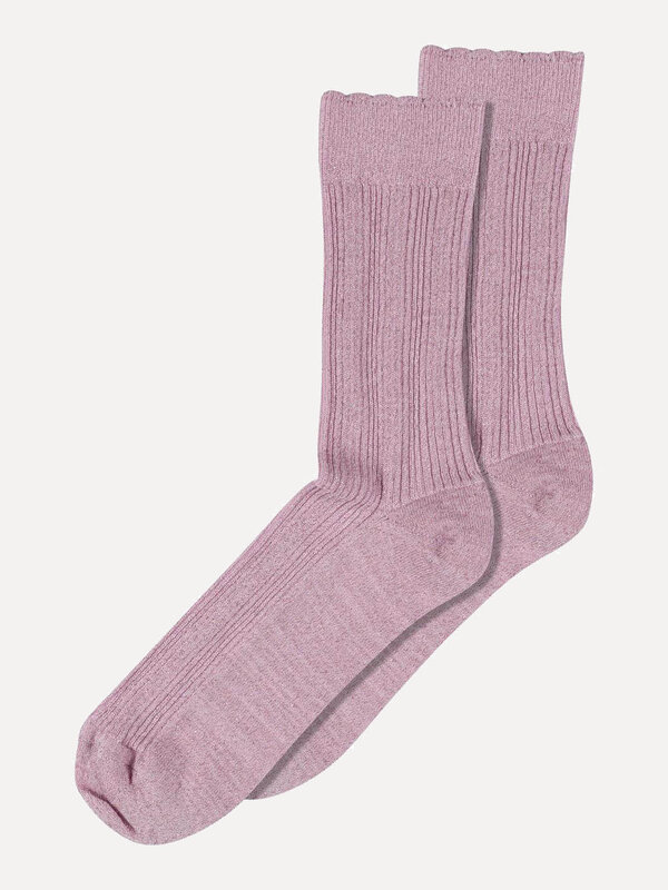 MP Denmark Sokken Julia 1. Deze sokken met een subtiel glinsterende afwerking en een verfijnd ribpatroon in lila voegen e...