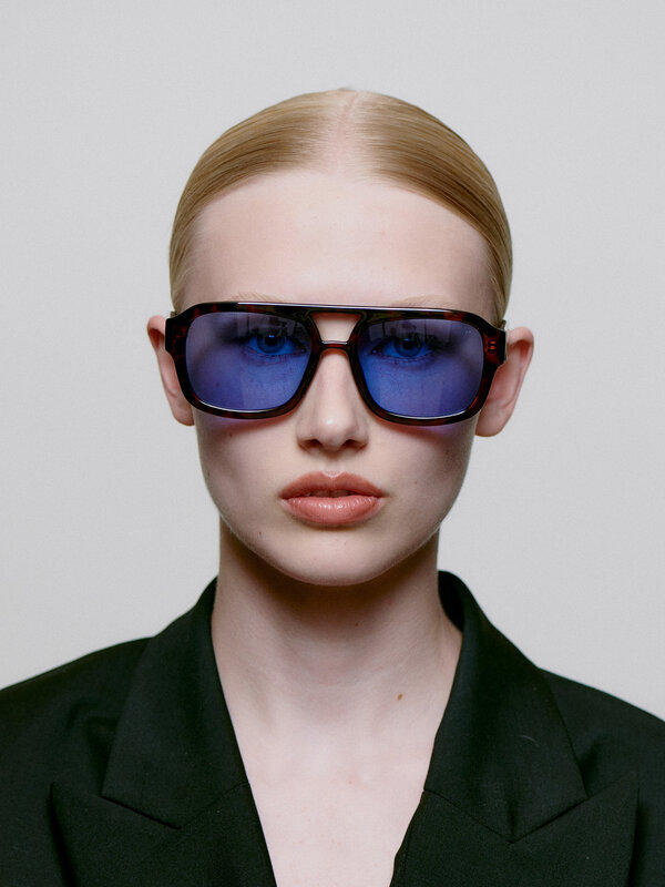 A.Kjaerbede Lunettes de soleil Kaya 3. Tout le monde a besoin d'un KAYA. Cette pièce unisexe est une monture pilote overs...