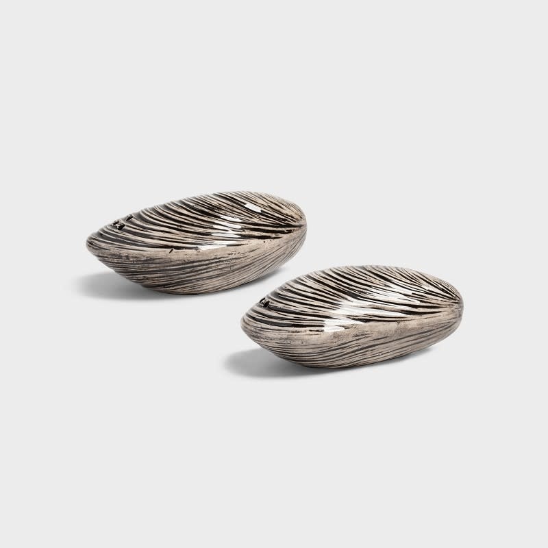 &klevering Peper & zoutvat Mussel 1. Maak van elke maaltijd een feestje met dit peper- en zoutvat, ontworpen in de vorm v...