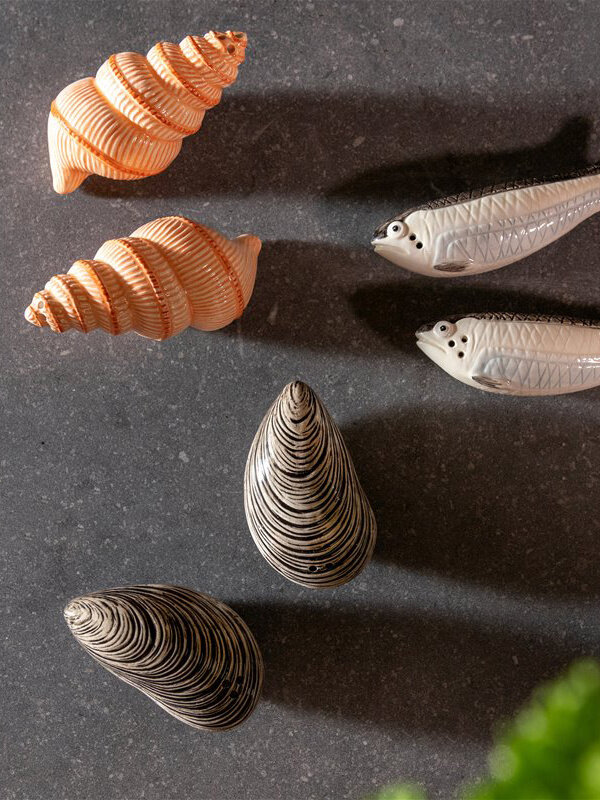 &klevering Salt & pepper shaker Mussel 3. Turn every meal into a celebration with this salt and pepper shaker set designe...