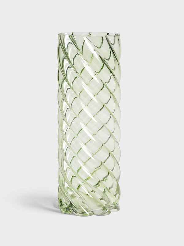 &klevering Vase Marshmallow 1. Add a playful touch to your interior with this unique vase featuring a twisted design. Wit...