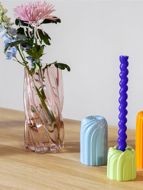 &klevering Vaas Marshmallow 2. Creëer een unieke sfeer in je huis met deze bijzondere vaas met een gedraaid ontwerp. Het ...