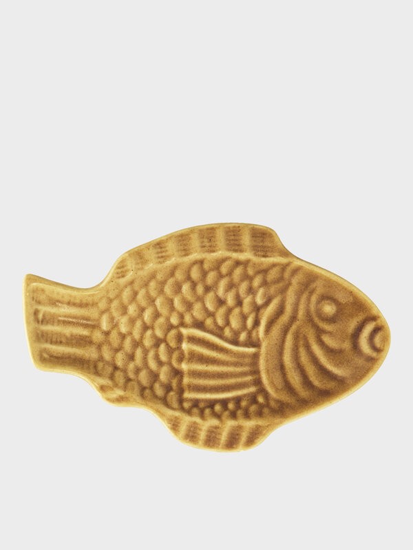 Madam Stoltz Platter Fish 1. Unleash your creativity with this beautiful fish-shaped bowl in a warm honey color. Perfect ...