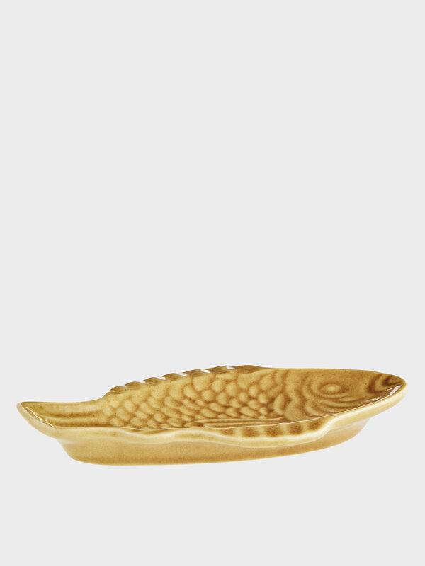Madam Stoltz Platter Fish 4. Unleash your creativity with this beautiful fish-shaped bowl in a warm honey color. Perfect ...