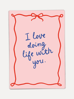 Carte de vœux I love doing life with you. Faites sourire votre partenaire avec cette carte de vœux affectueuse portant le...