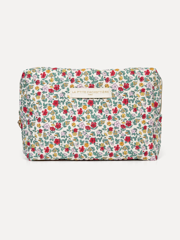 Le Marais Toiletry bag Iza 1. Opt for practical elegance with this large toiletry bag, ideal for stylishly organizing all...