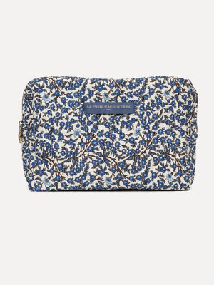 Toiletry bag Iza. Create an organized and trendy look with our large toiletry bag, perfect for storing all your toiletrie...