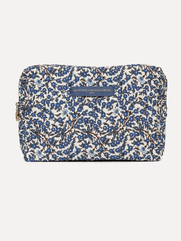 Le Marais Toiletry bag Iza 1. Create an organized and trendy look with our large toiletry bag, perfect for storing all yo...