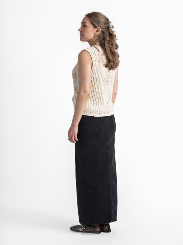American Vintage Knitted top Yamik 8. Opt for stylish nonchalance with this loosely knitted top. Its relaxed design makes...