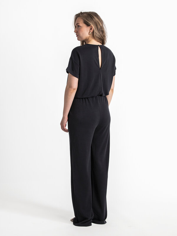 MBYM Jumpsuit Axton 4. Create an effortlessly chic look with this jumpsuit featuring T-shirt sleeves, perfect for any occ...