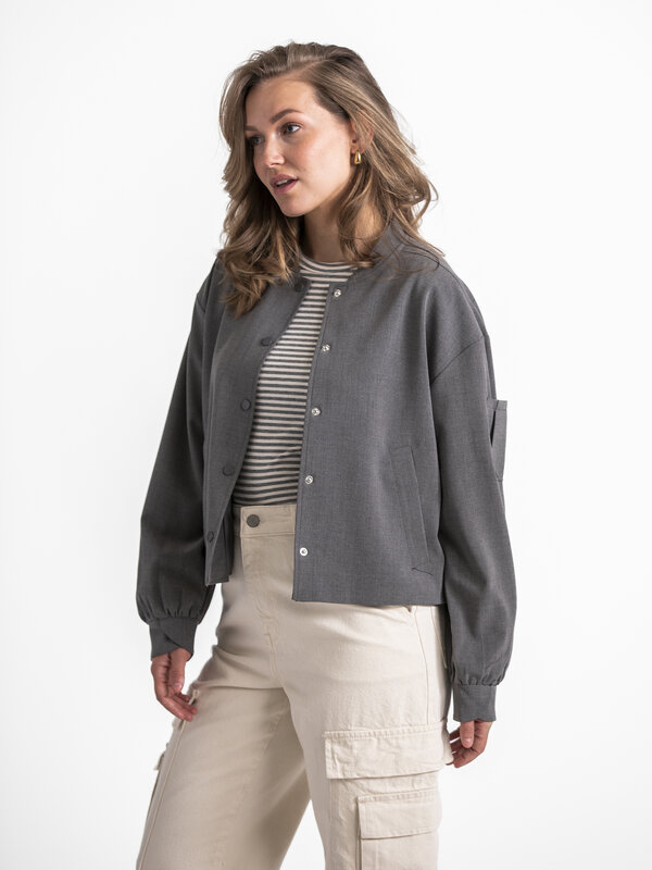 MBYM Vest Camanchi 1. Discover the versatility of this short jacket, with its button closure and side pockets for added f...